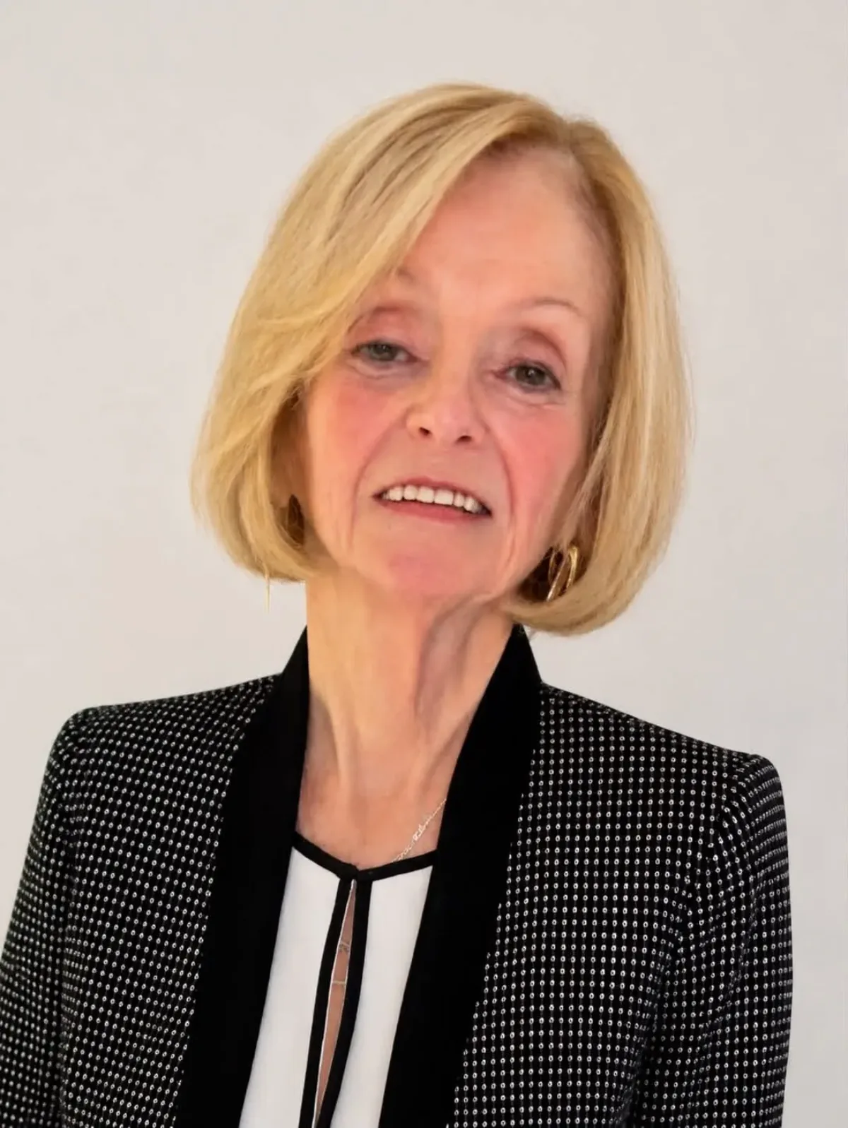 Newsletter 83 – THE WOMAN BEHIND THE WRITER